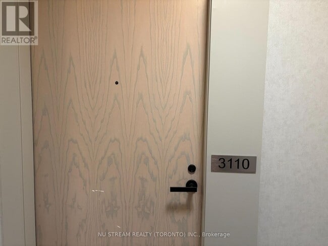 8 Interchange Wy in Vaughan, ON - Building Photo - Building Photo