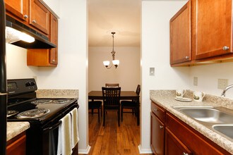 Berkshire Place in Charlotte, NC - Building Photo - Interior Photo