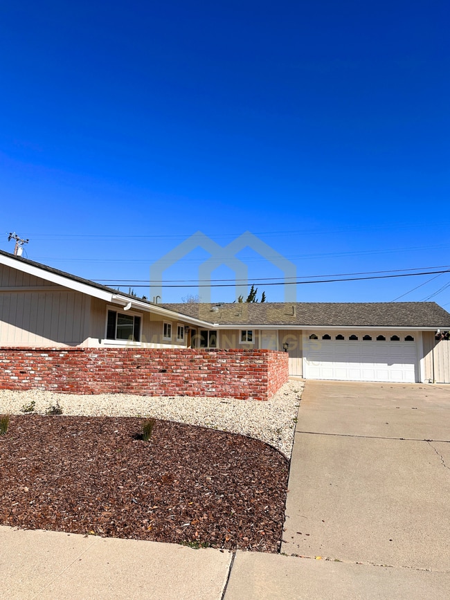 1012 N H St in Lompoc, CA - Building Photo - Building Photo