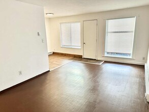 Apline B Apartments in Seattle, WA - Foto de edificio - Building Photo