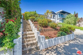 1939 Holmby Ave in Los Angeles, CA - Building Photo - Building Photo