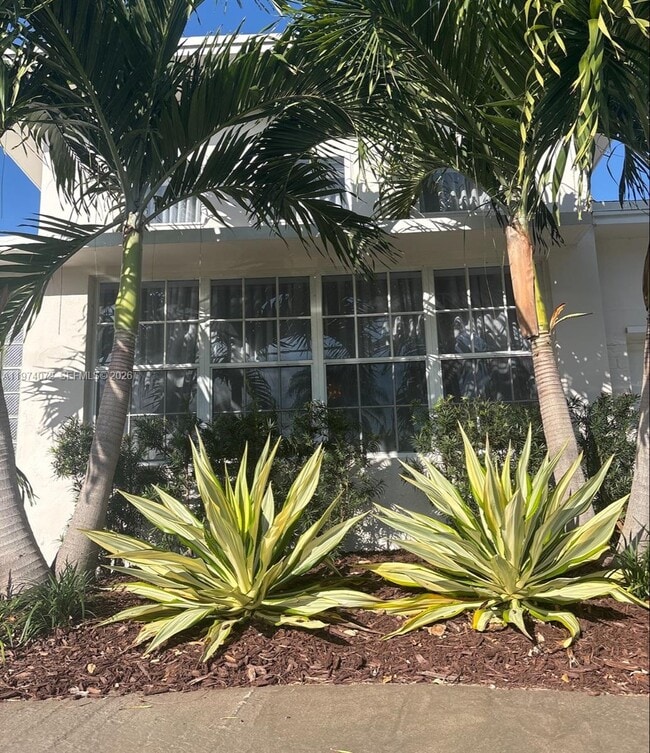 9048 Carlyle Ave in Surfside, FL - Building Photo - Building Photo