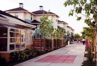 Sunset Creek Apartments in Fairfield, CA - Building Photo - Building Photo