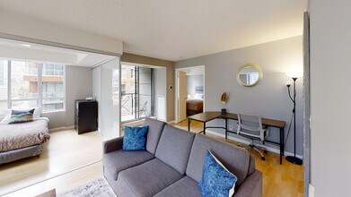 1104-140 Simcoe St in Toronto, ON - Building Photo - Building Photo