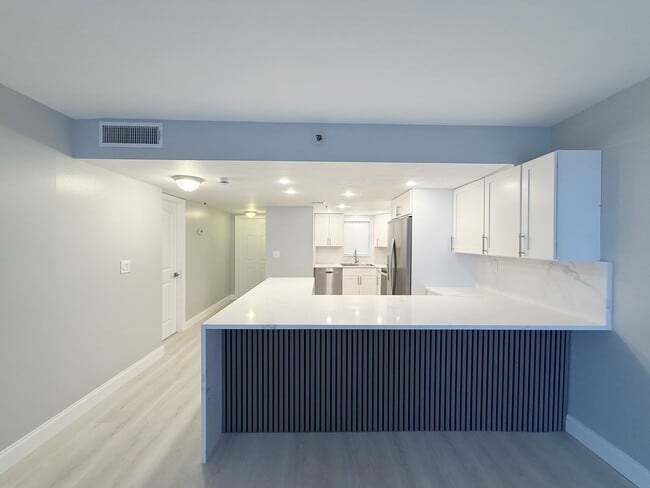 property at 3300 W Rolling Hills Cir
