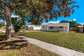 621 N 70th Way in Hollywood, FL - Building Photo - Building Photo