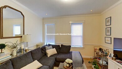 76 Quint Ave, Unit 7 in Boston, MA - Building Photo - Building Photo