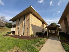 5260 Crossbow Cir in Roanoke, VA - Foto de edificio - Building Photo