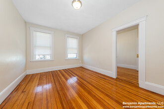 40 Brackett St, Unit 2 in Boston, MA - Building Photo - Building Photo