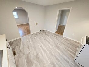 1028 E Hanover Rd in Graham, NC - Building Photo - Building Photo