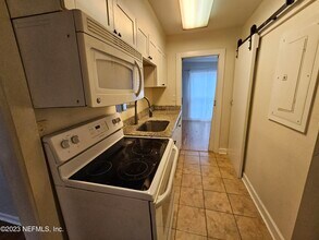 925 Phillips St-Unit -4 in Jacksonville, FL - Building Photo - Building Photo