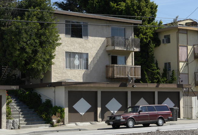 16850-16852 Foothill Blvd in San Leandro, CA - Building Photo - Building Photo