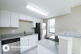 8563 Dover Ct in Arvada, CO - Foto de edificio - Building Photo