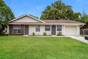 705 Woodlawn Dr in Winter Springs, FL - Building Photo