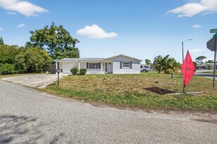3624 Oakhurst Dr in Holiday, FL - Building Photo