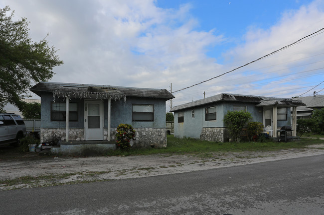 4182-4186 Old Dixie Hwy in Vero Beach, FL - Building Photo - Building Photo