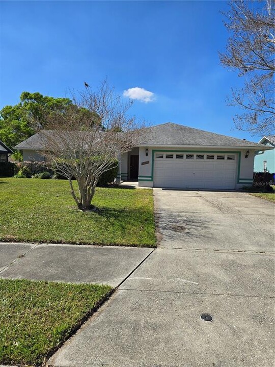 1027 Tony Cir in St. Cloud, FL - Building Photo