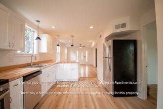 1616 Independence St, Unit Main Level in New Orleans, LA - Building Photo - Building Photo