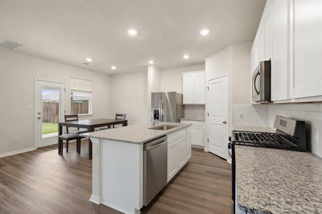 129 Greenway Ln in Georgetown, TX - Building Photo - Building Photo