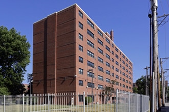 Maudelle Brown Bousfield Apartments in Chicago, IL - Building Photo - Building Photo