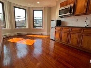 870 Beacon St, Unit 115 in Boston, MA - Foto de edificio - Building Photo