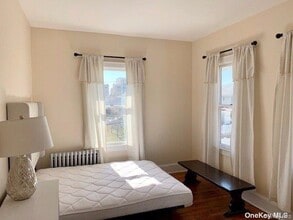 216 W Hudson St in Long Beach, NY - Building Photo - Building Photo