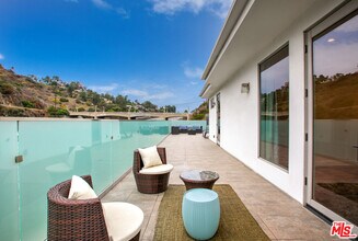 6696 Lakeridge Rd in Los Angeles, CA - Building Photo - Building Photo