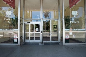 Park Place Apartments in Sacramento, CA - Foto de edificio - Building Photo