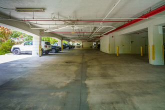 300 Majorca Ave in Coral Gables, FL - Foto de edificio - Building Photo