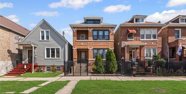 property at 4537 S Richmond St