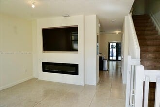 10606 W 33rd Ct in Hialeah, FL - Building Photo - Building Photo