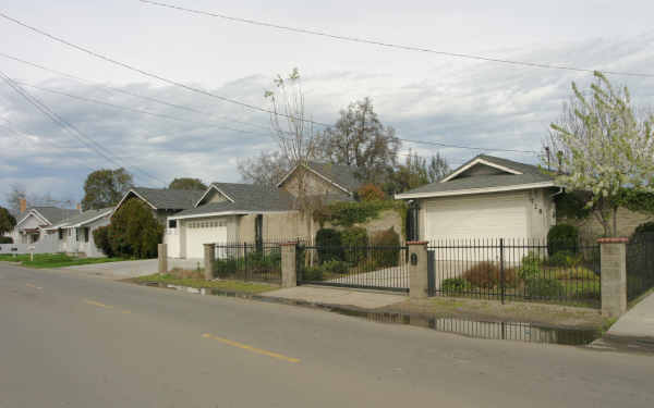 724-762 N Golden Gate Ave in Stockton, CA - Building Photo