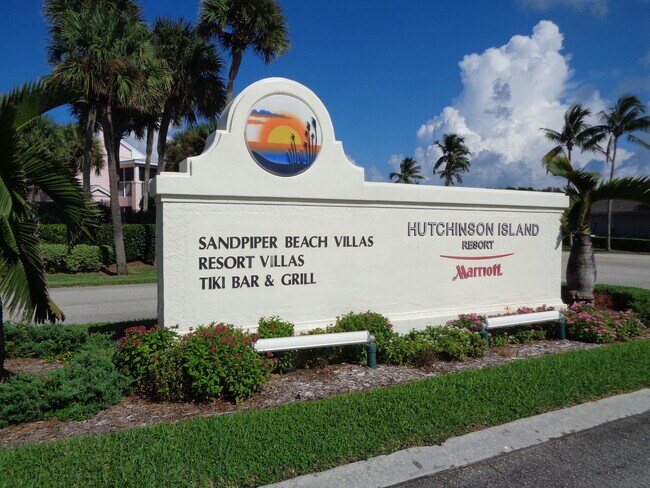 5527 NE Gulfstream Way in Stuart, FL - Building Photo - Building Photo