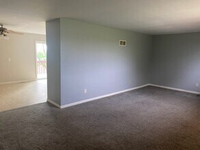 103 Abens Ave, Unit 103A in Henry, IL - Building Photo - Building Photo