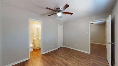 500 Foch St, Unit 15 in Bryan, TX - Foto de edificio - Building Photo