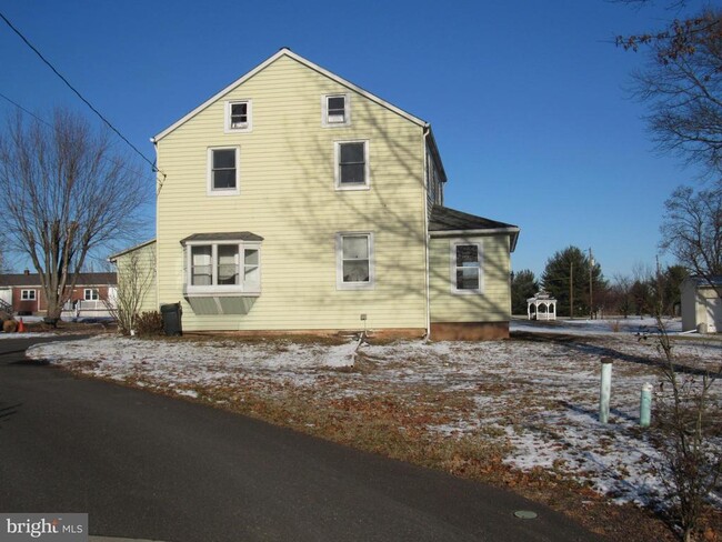 377 Morwood Rd in Telford, PA - Foto de edificio - Building Photo