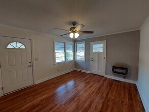 1713 Lacy St in West Columbia, SC - Foto de edificio - Building Photo