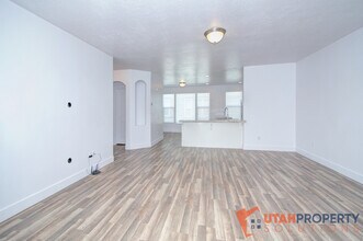 1790 W Dalmeny Way in Riverton, UT - Building Photo - Building Photo