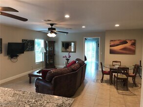 6140 Standing Oaks Ln in Naples, FL - Foto de edificio - Building Photo