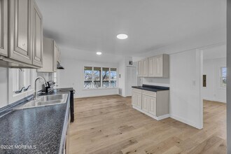 234 Beach Ave in Leonardo, NJ - Building Photo - Building Photo