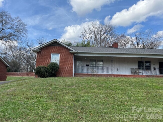 property at 1047 E Main St