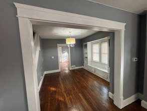 1541 Hopkins Ave in Lakewood, OH - Foto de edificio - Building Photo