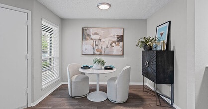 The Oakley Apartment Homes in Arlington, TX - Foto de edificio - Building Photo