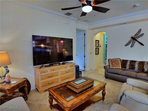 9081 Albion Ln S in Naples, FL - Foto de edificio - Building Photo