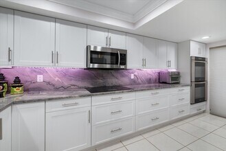 13400 Polo Rd W in Wellington, FL - Foto de edificio - Building Photo