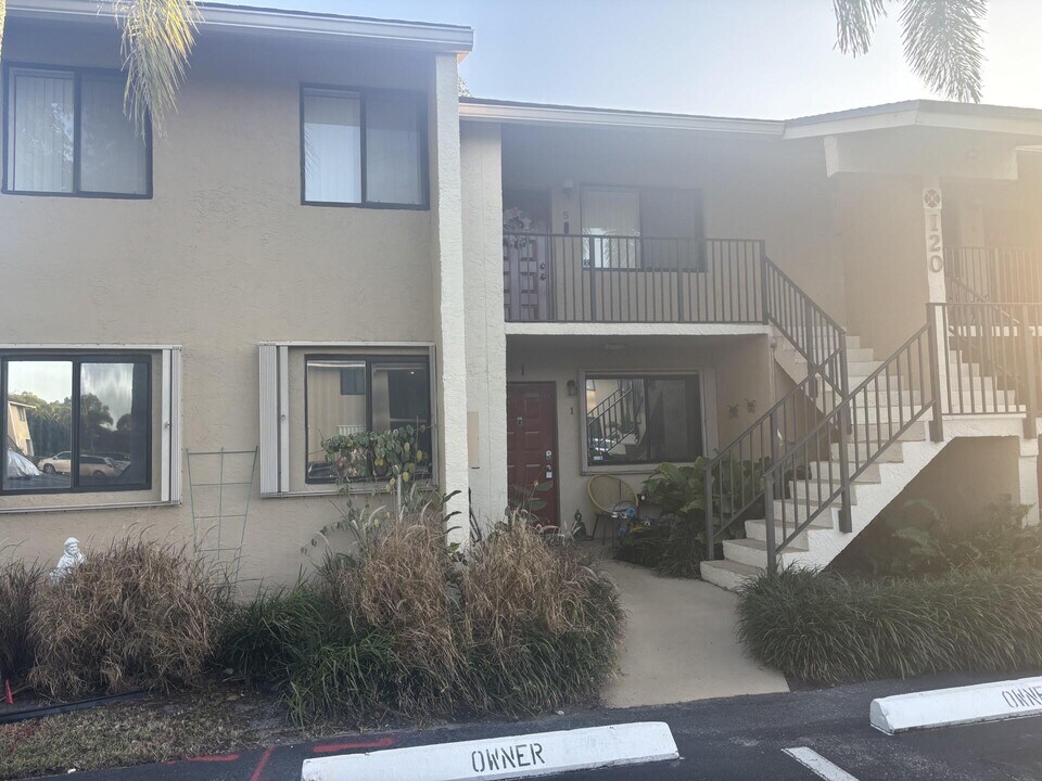 110 SE 7th St in Deerfield Beach, FL - Building Photo