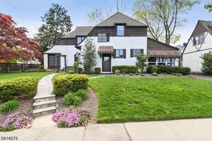 869 Ridgewood Rd in Millburn, NJ - Building Photo