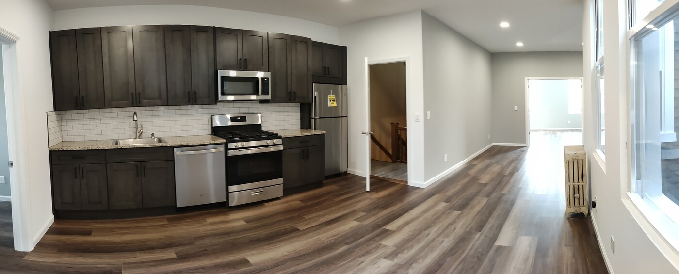 682 Onderdonk Ave, Unit 3 in Ridgewood, NY - Building Photo