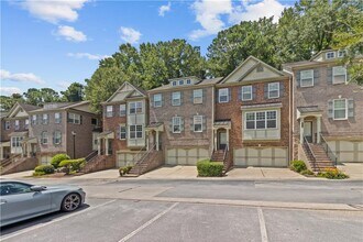 2086 Cobblestone Cir NE in Atlanta, GA - Building Photo - Building Photo