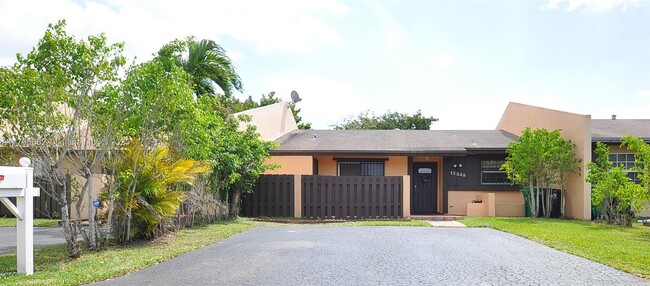12548 SW 119th Terrace in Miami, FL - Building Photo - Building Photo